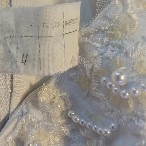 Beautiful White Ball Gown-Style Wedding or Formal Dress - Picture 13 of 14